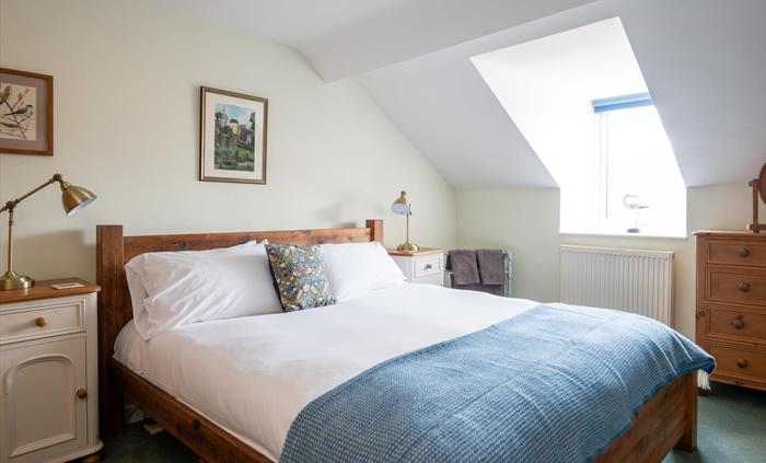 King size bed in 5 star Eryri holiday cottage